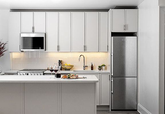 4th image of 50 W 34th St APT 17C1