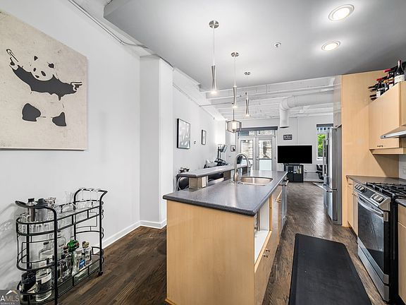 5th image of 805 Peachtree St NE Unit 318