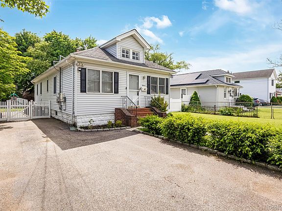 3rd image of 11 Locust Avenue E
