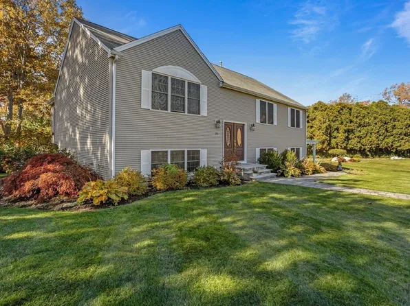 215 Borland Ave, Somerset, MA 02726