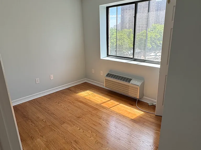 2027 1st Ave #5 — Photo 6