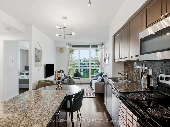 215 Fort York Blvd #711, Toronto, ON M5V 4A2
