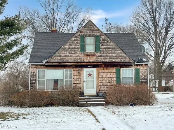 5289 Karen Isle Dr, Willoughby, OH 44094