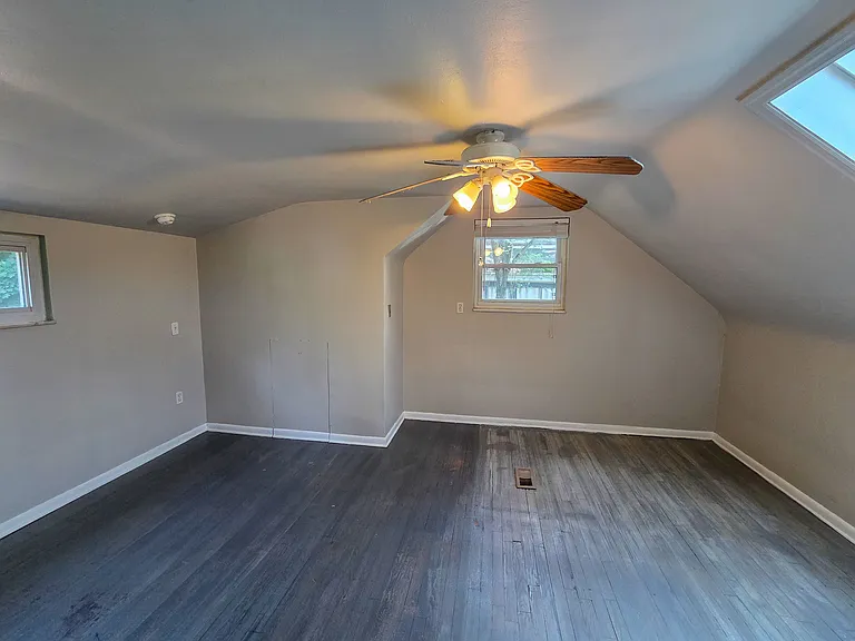 151 Mahoning Dr — Photo 32