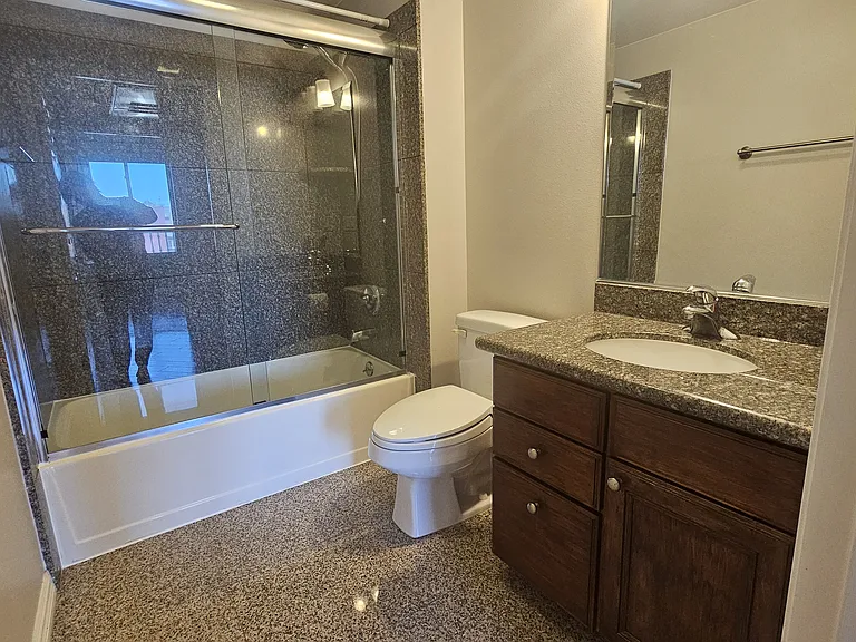 1049 S Hobart Blvd #305 — Photo 12
