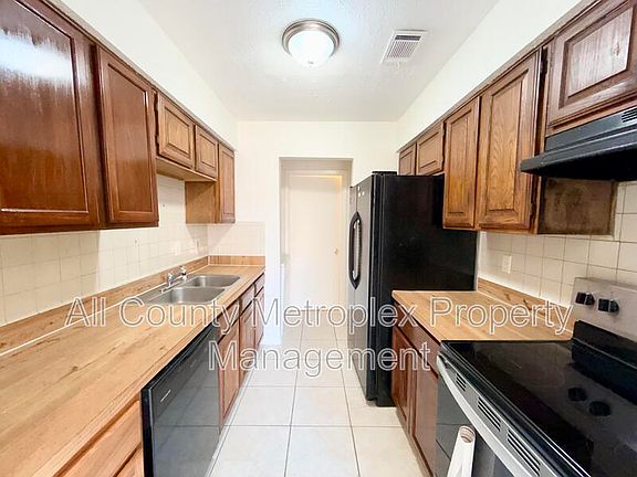 4th image of 4001 N Garland Ave APT 4