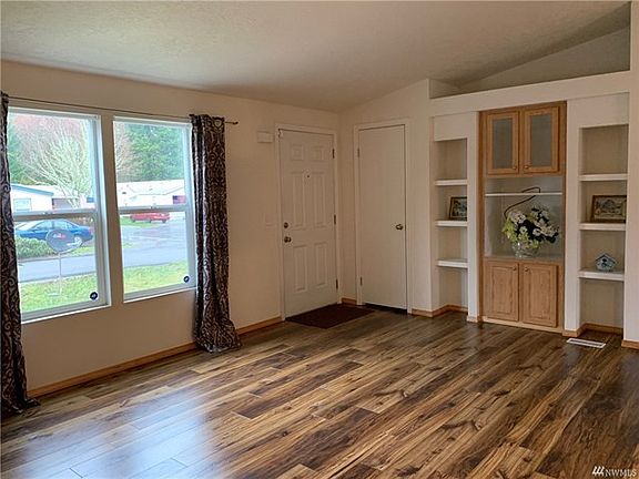 5th image of 4639 17th Ln NE