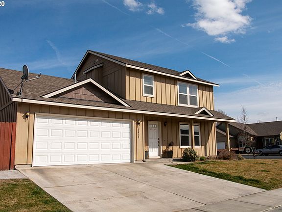4th image of 1451 NE Madrona Dr
