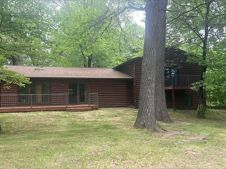 1126 Ebert Dr — Photo 4