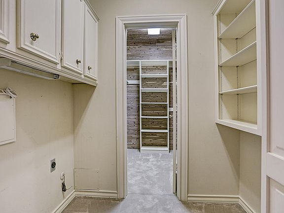 3rd image of 10 S Briar Hollow Ln Unit 44