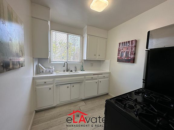 4th image of 240 S Doheny Dr APT 107