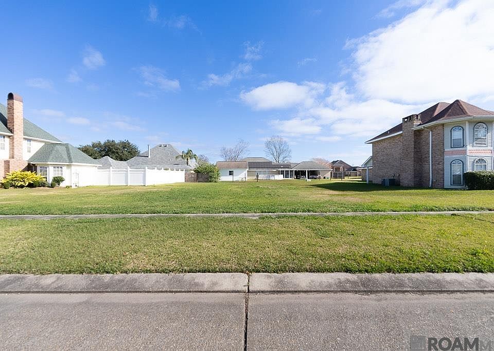 2nd image of 1784 Bay Tree St