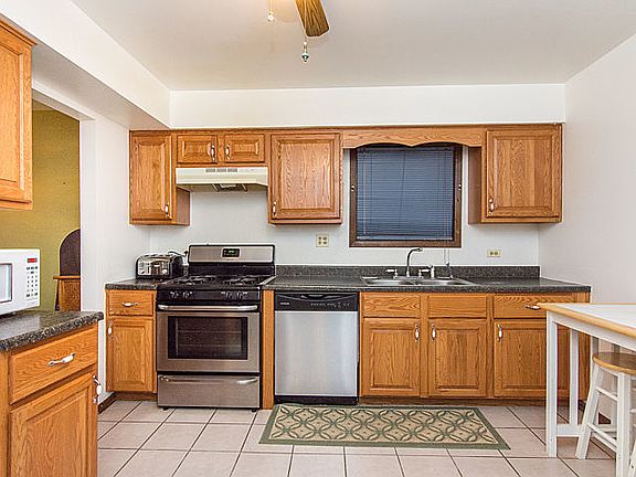 4th image of 7439 N Artesian Ave #2E