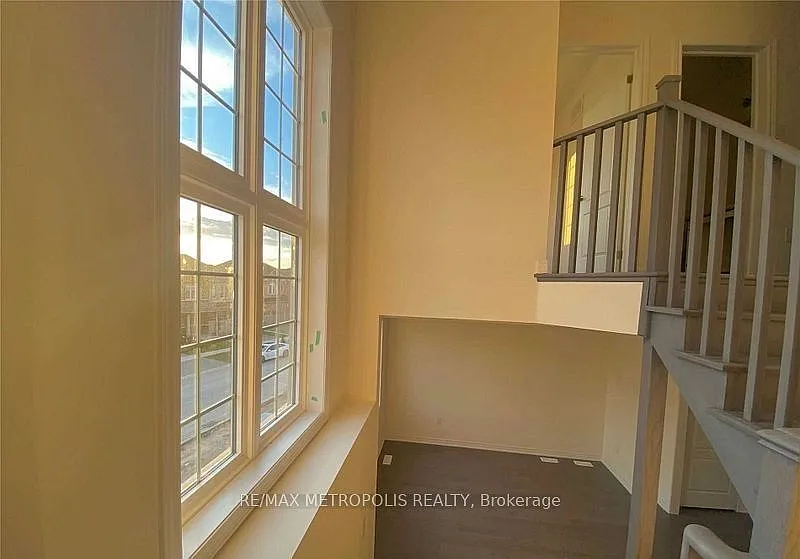 3 bed, $3,000 — Photo 2
