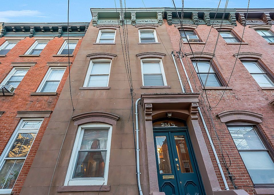 1st image of 251.5 York St