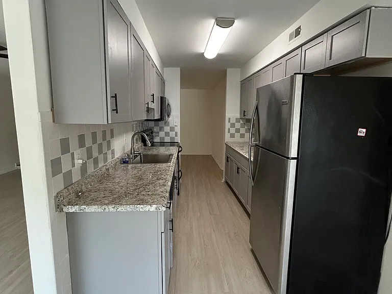 425 Christopher Ave #14 — Photo 21