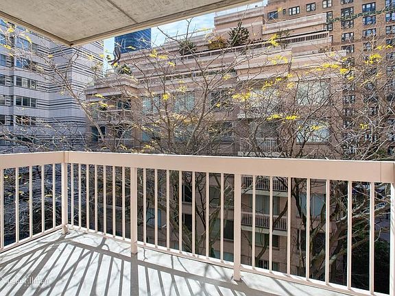 2nd image of 200 E 69th St #5TU