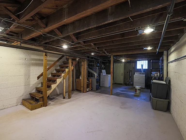 1011 W 42nd St — Photo 30