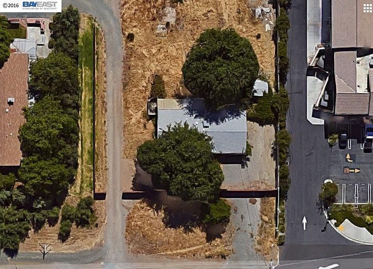 2nd image of 2600 Empire Ave