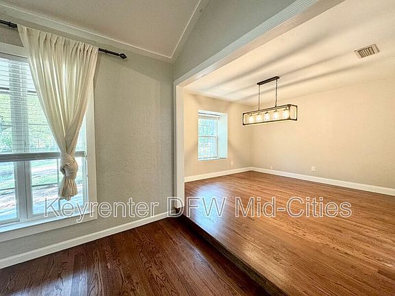 5th image of 1608 Durham Dr