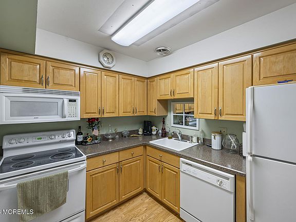 4th image of 46 Greenwood Drive