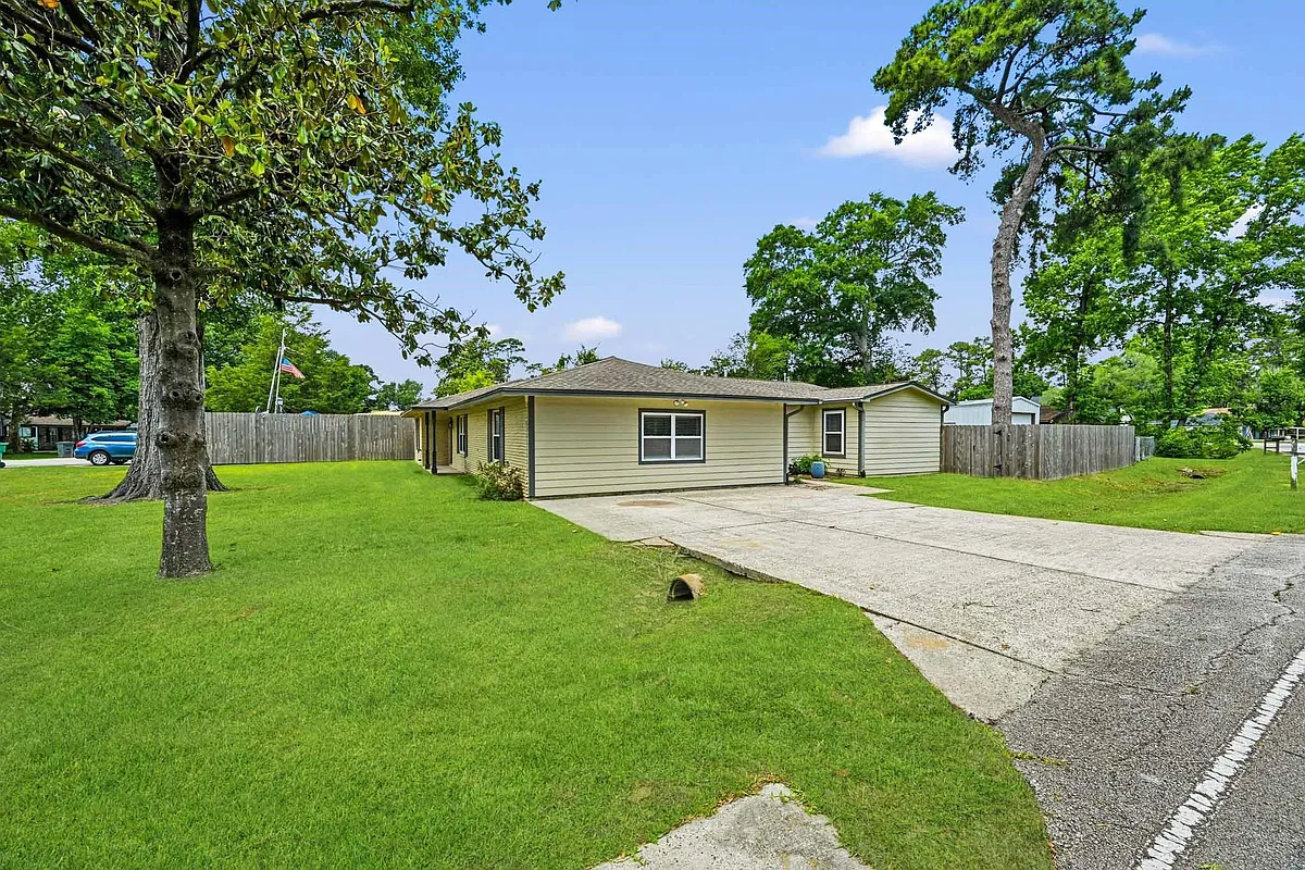Building Photo - 3602 W Sweet Gum Dr