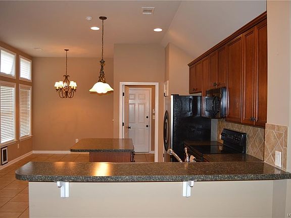 3rd image of 3955 Claiborne Cir