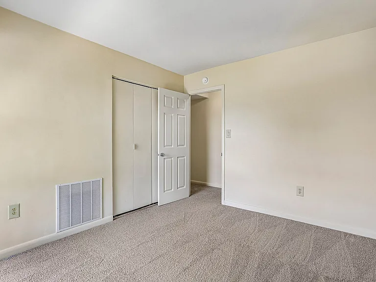 Plaza I Apartments — Photo 12