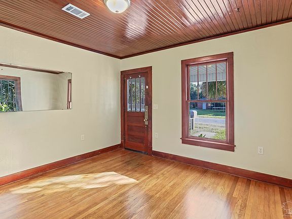 4th image of 2916 W Lloyd St