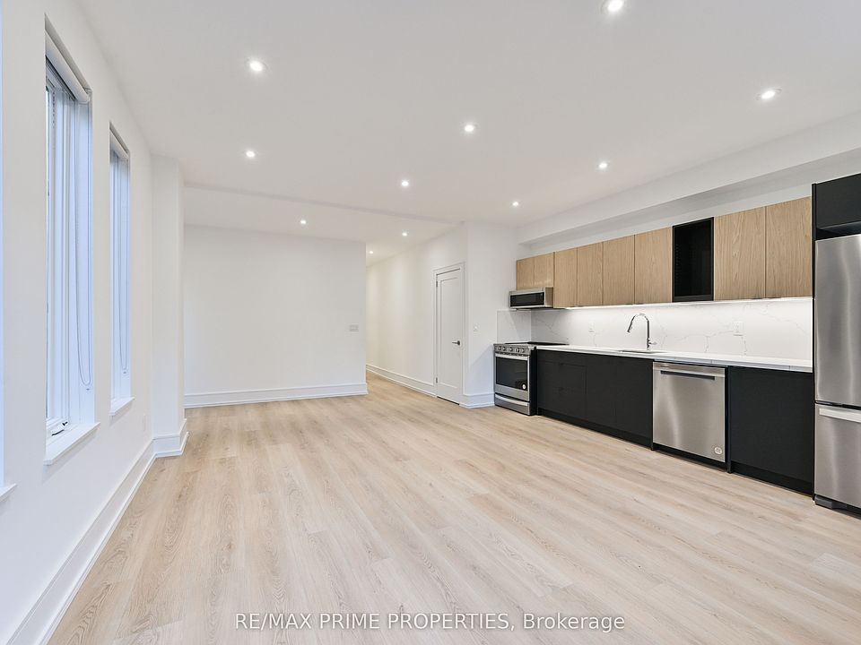 1st image of 995 Dufferin St