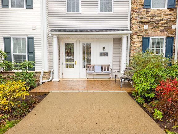 4th image of 1 Rivington Way #201