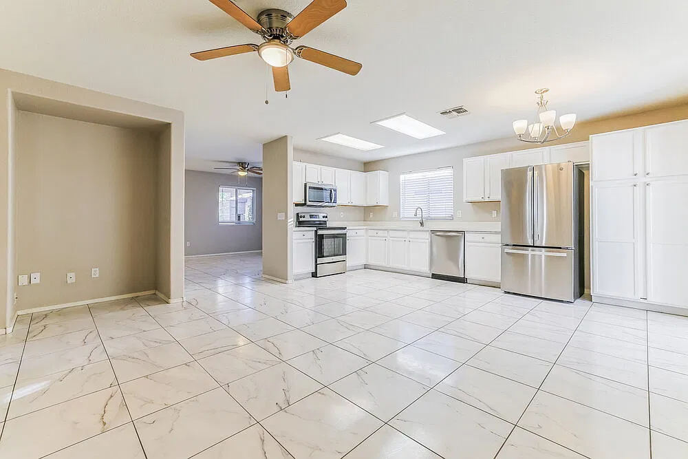 3 bed, 2.0 bath, 1745 sqft, $2,400 — Photo 4