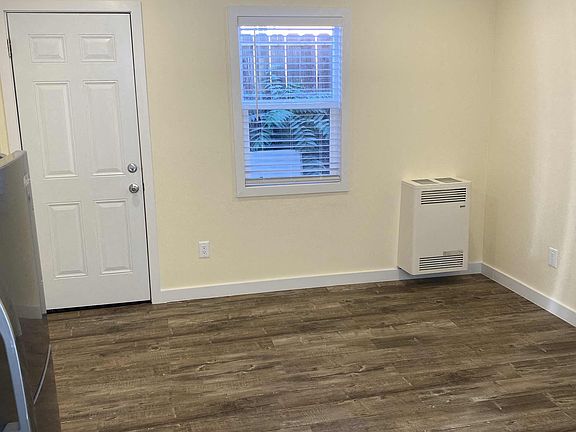 3rd image of 6410 N Paramount Blvd #6