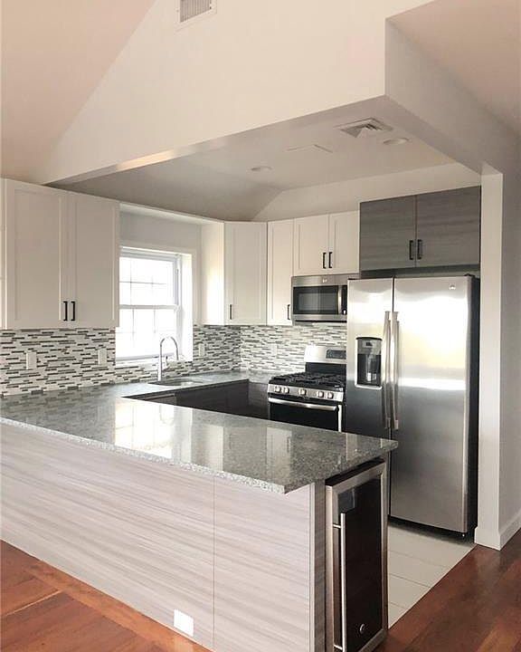 1st image of 315 Swinton Ave #2