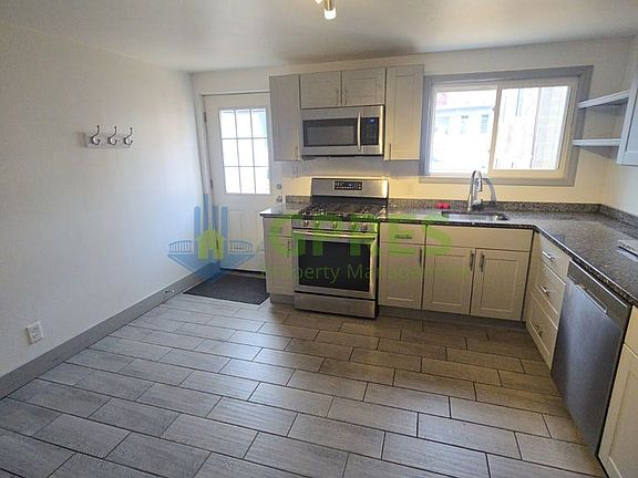 5th image of 119 Sherman St Floor 2