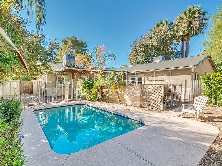 526 E Flynn Ln — Photo 29