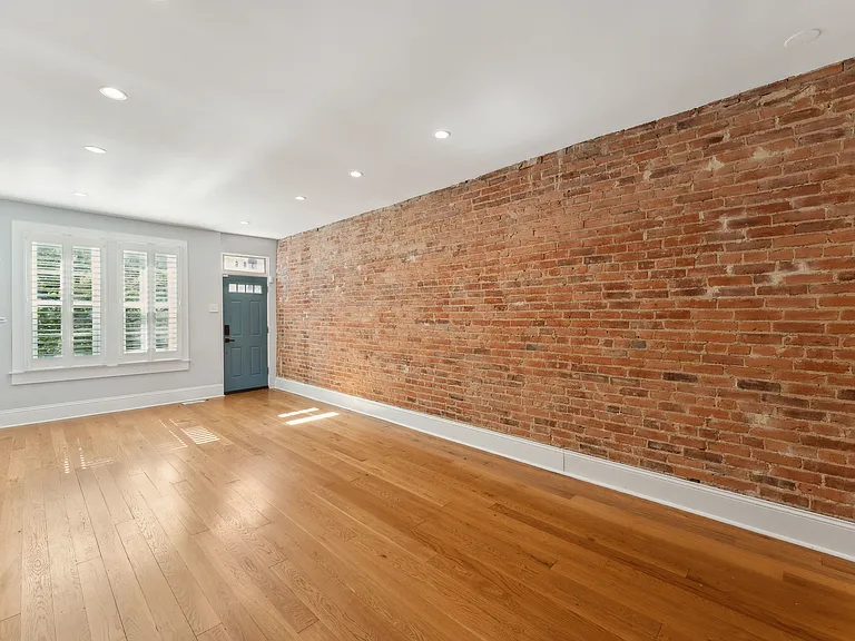 306 L St SE — Photo 3