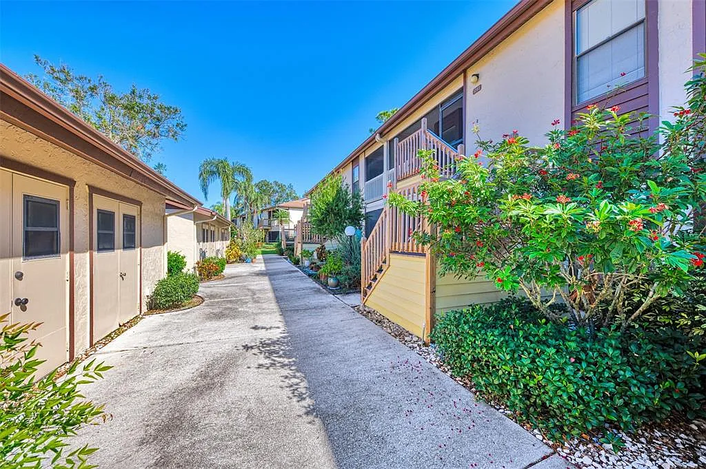 2 bed, 2.0 bath, 1284 sqft, $4,000 — Photo 3