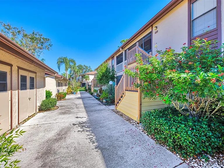 5761 Avista Dr #5761 — Photo 3