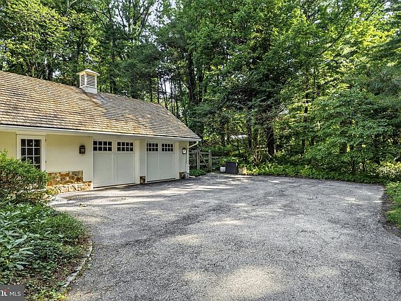 3rd image of 1431 Beaumont Dr