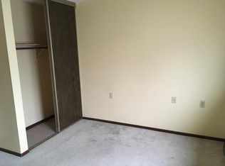907 Dale St SW APT 136, Hutchinson, MN 55350