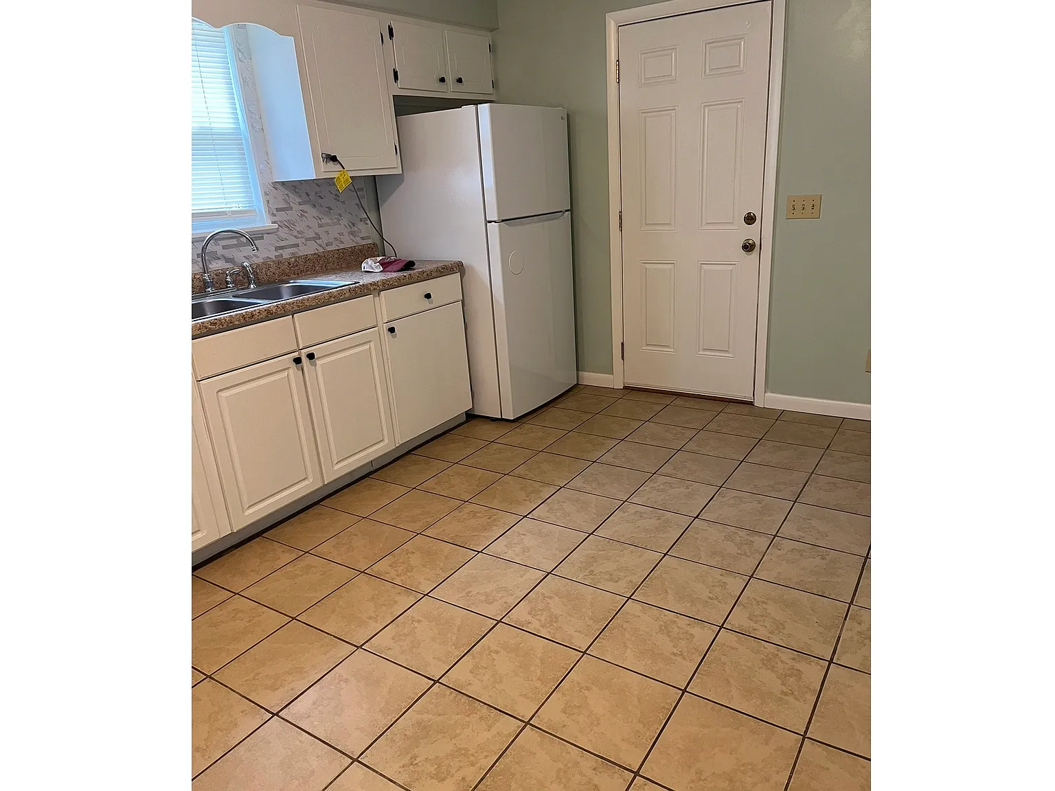 3 bed, 980 sqft, $1,500 — Photo 4