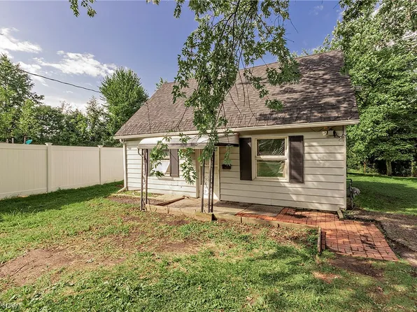 451 North St, Chardon, OH 44024