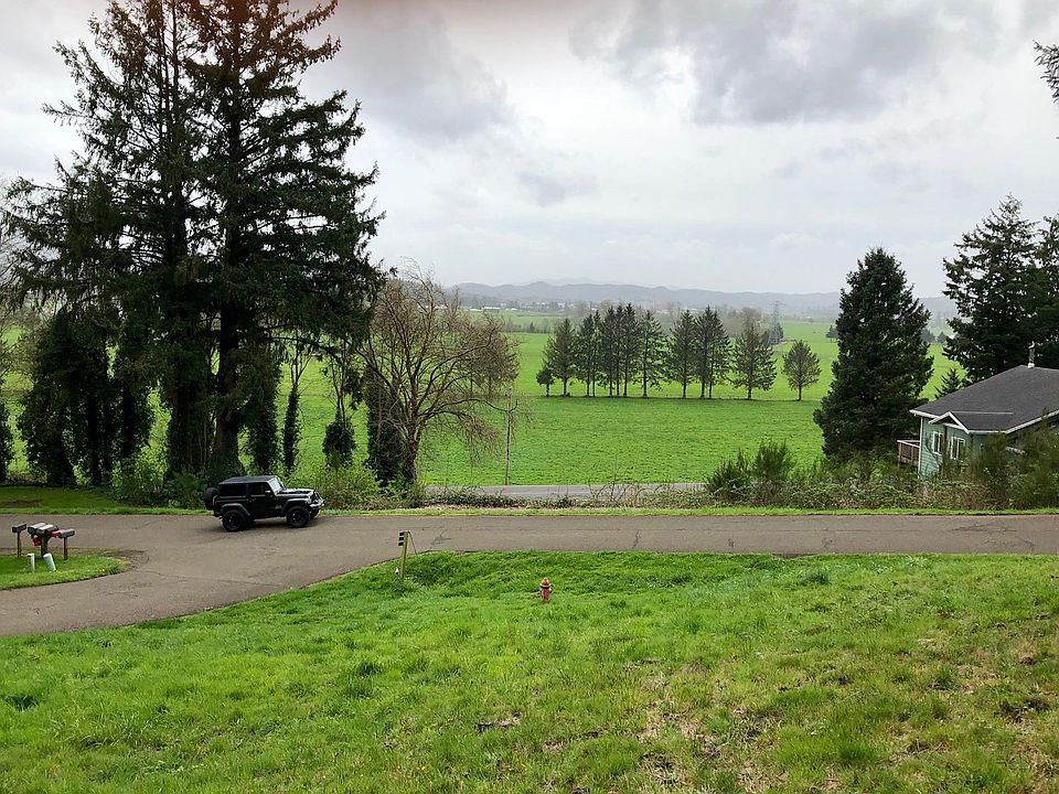 2nd image of 1200 Vl Hollyridge Dr