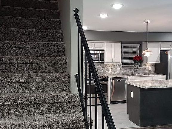 4th image of 11293 Aspen Woods Dr
