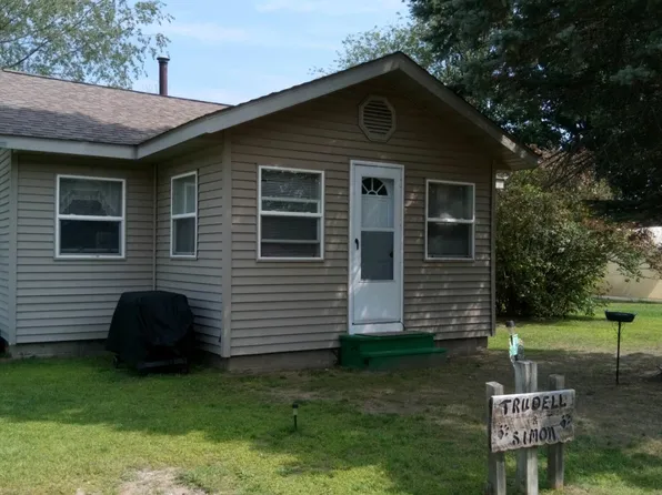 304 Superior St, Houghton Lake, MI 48629