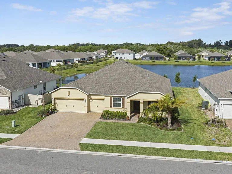 6185 Moonrise Dr — Photo 1