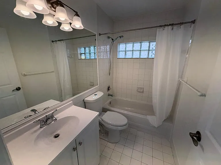 3780 Amalfi Dr — Photo 30