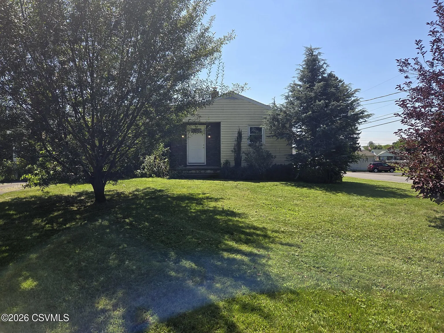 3 bed, 939 sqft, $1,400 — Photo 1
