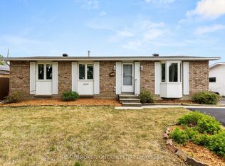 320 Reynolds Dr #B, Ottawa, ON K1E 1T2